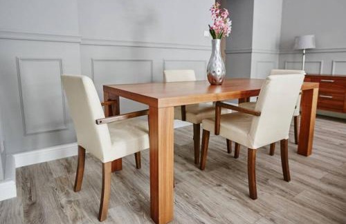 Chorzow Apartment | Beżowy Apartament DE LUX dla 4 osób Chorzów Katowice
