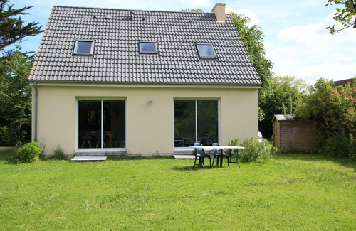 Urville-Nacqueville Cottage | Beachfront House with Private Path, Large Garden & Modern Amenities