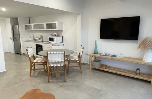 Nettle Bay Villa | Beach front fabulous new all renovated unit 3 bedrooms 3 Baths, pools see view