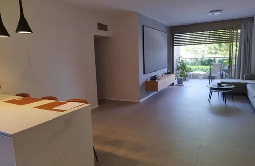 Holon Apartment | Be our guest in our apartment, and get a private room. toilet, and bathroom