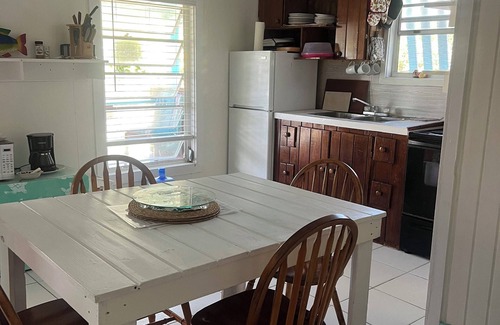 Cherokee House | Bea's Beach Cottage nCasuarina Point Abaco