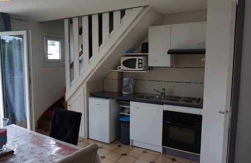 Merville-Franceville-Plage Apartment | Beachside Duplex with Direct Access to the Sea, Balcony, and Free Parking