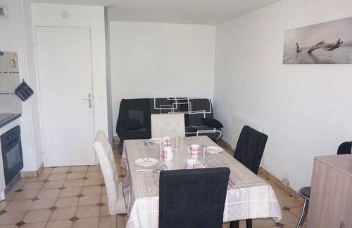 Merville-Franceville-Plage Apartment | Beachside Duplex with Direct Access to the Sea, Balcony, and Free Parking
