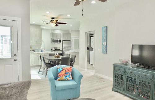 Peninsula House | Beach & Bay Retreat - Full of Amenities