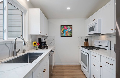 The Mesa House | Beach Bliss - Art Deco Inspired Retreat, Explore Santa Barbara!