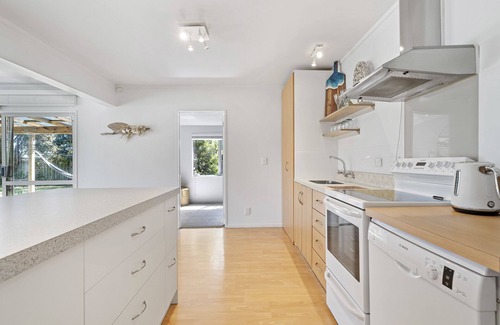 Foxton Beach House | Beach Bliss Cabin - Foxton Beach Holiday Home