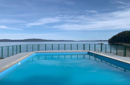 Yellow Point Condo | Beach Bliss oceanfront king studio. Balcony, pool, hot tub, dock. Fall rates!