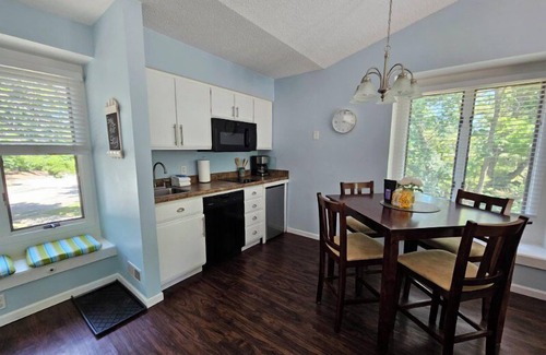 Acme Condo | Beach, Boat Rentals, Near Horse Shows! RIverside Shores
