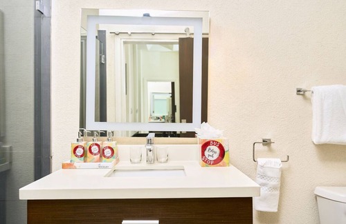 Blue Waters Hotel | Beach Break in Rockley Beach! Two Comfortable Suites, Pool, Free Breakfast!
