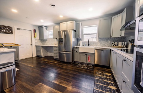 Pompano Beach House | Beach Breeze Inn–Theater, Pool, Arcade, & Fire Pit-Close to Ocean