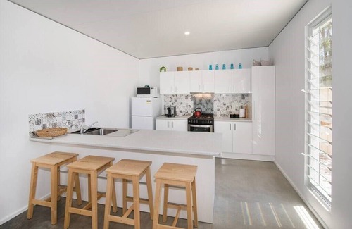 West Busselton House | Beach Bum Bungalow 2- WIFI, Short walk to the beach
