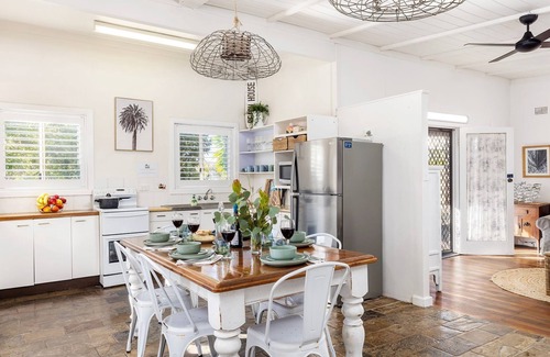 Corlette House | Beach Bungalow – pet friendly Beach Shack directly opposite beach