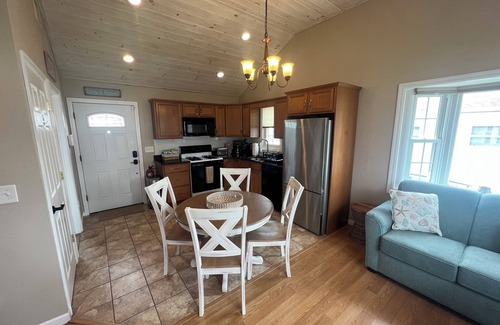 Lavallette House | Beach bungalow that can sleep up to 6! 4 minute walk to the beach!