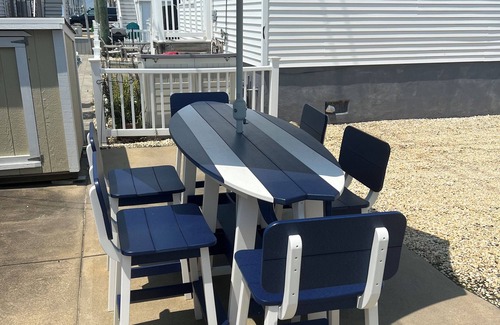 Lavallette House | Beach bungalow that can sleep up to 6! 4 minute walk to the beach!
