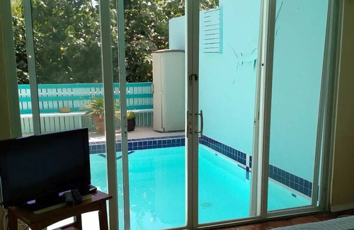Estate Smith Bay Condo | Beach Condo With Private Pool