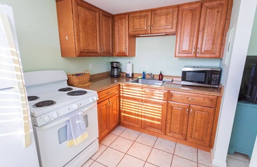 Vero Beach Apartment | Beach Cottage 1/4 Block to Beach! New to market! Available Now for Jan 2024!