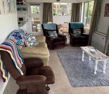Riverton House | Beach Cottage - A Cosy Beach Cottage Charmer