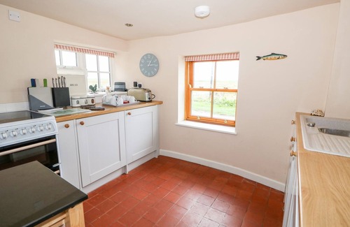 Cley next the Sea Cottage | BEACH COTTAGE, family friendly, with open fire in Salthouse, Norfolk
