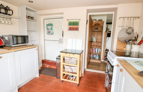 Cley next the Sea Cottage | BEACH COTTAGE, family friendly, with open fire in Salthouse, Norfolk