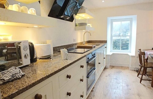 Little Haven Cottage | BEACH COTTAGE, pet friendly, with open fire in Little Haven