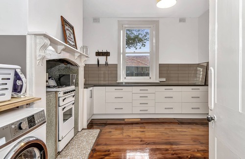 Glenelg House | Beach Family Retreat