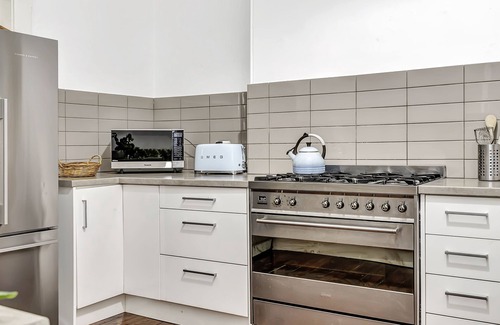 Glenelg House | Beach Family Retreat