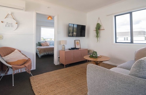 Foxton Beach Apartment | Beach Front Apartment - Above Premium Coffee Shop