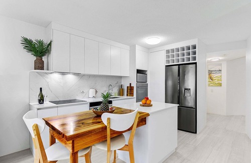 Urangan Apartment | “Beach Front Apartment , Pool , Free WiFi with Netflix“