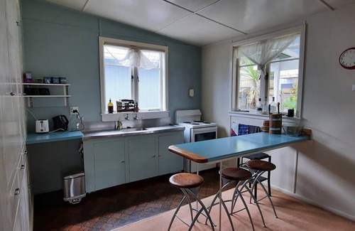 Ngarimu Bay House | Beach Front Bach - Thornton Bay