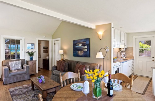 Carmel Cottage | Beach Front Cottages with Stunning Views Abalone Cottage