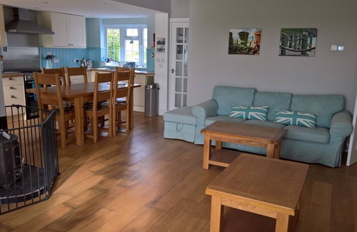 Middleton-on-Sea House | Beach Front Holiday Home. *Last Min Availability from 28th Aug!* 100+ 5* Reviews