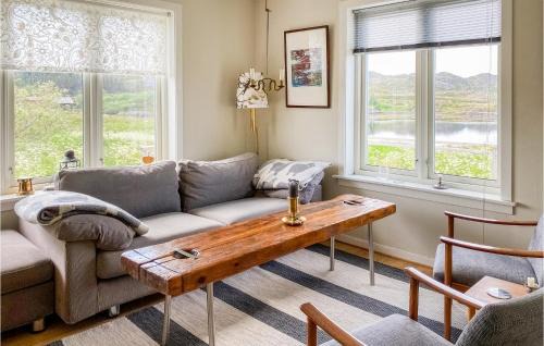 Smøla House | Beach Front Home In Smøla With Kitchen