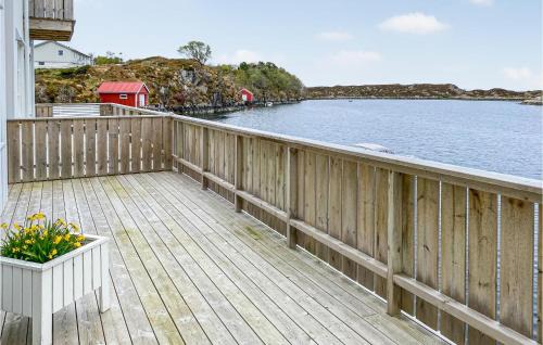 Smøla House | Beach Front Home In Smøla With Kitchen