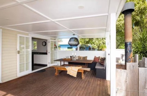 Te Awanga House | Beach front home stay