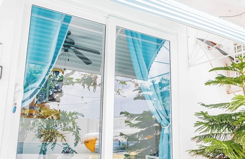 Pos Chiquito Cottage | Beach Front Honeymoon
