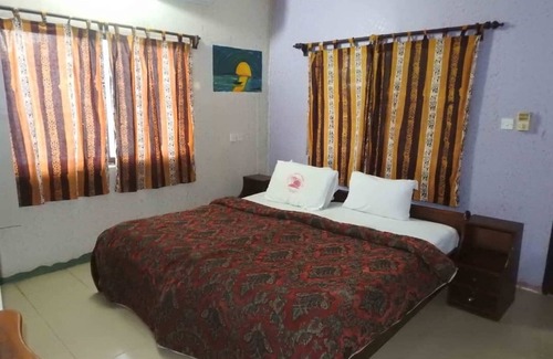Elmina Bed & Breakfast | Beach front Relaxation