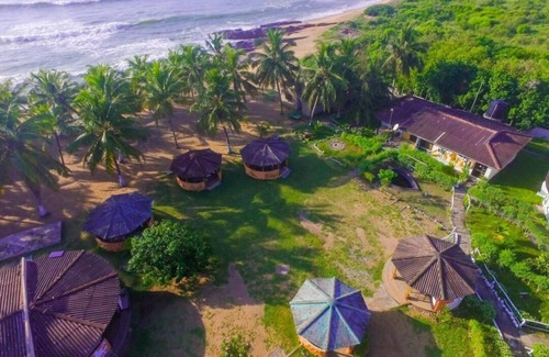 Elmina Bed & Breakfast | Beach front Relaxation
