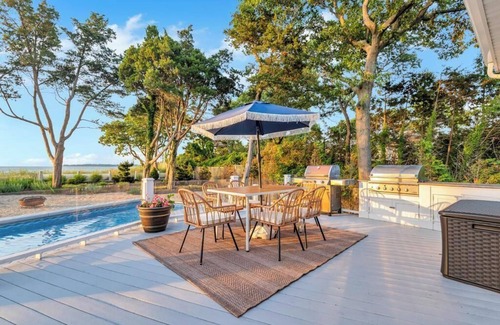 Nissequogue House | Beach Front Villa. Sleeps 10