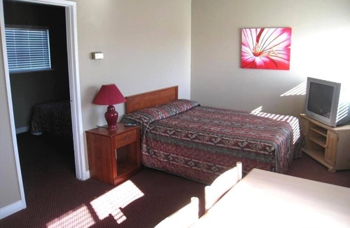 Delta Hotel | Beach Grove Motel