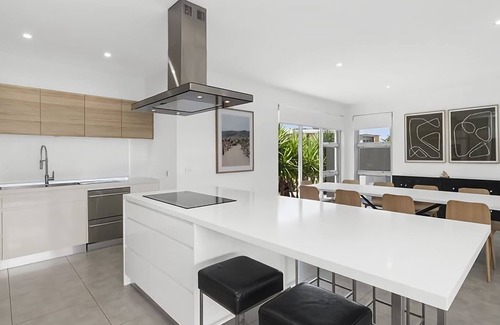 Tomakin House | Beach Haven - Walk to the beach. BYO Linen