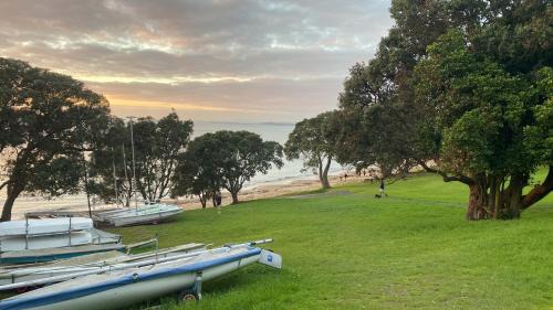 Takapuna House | Beach heaven Modern Apt