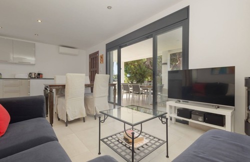 Urbanizacion Costabella House | Beach holiday home with private terrace and barbecue, Costabella