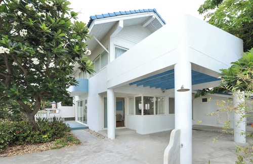 Laem Phak Bia House | Beach House in Phetchaburi