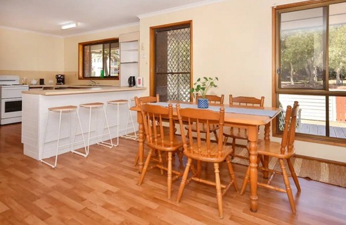 Sunshine Coast House | Beach House Getaway - Family & Pets ZB6