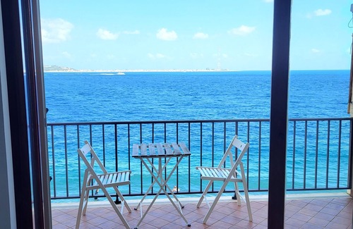 Cannittello House | Beach house over the sand with an amazing view of Sicily
