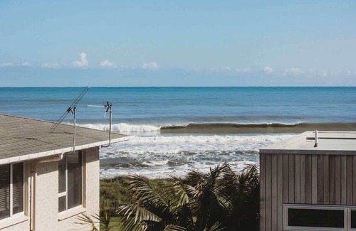 Rewa House | Beach House On Hamblyn - sea views in New Plymouth