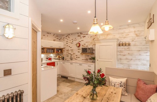 Trebarwith Strand Cottage | BEACH HUT, pet friendly, with a garden in Trebarwith Strand