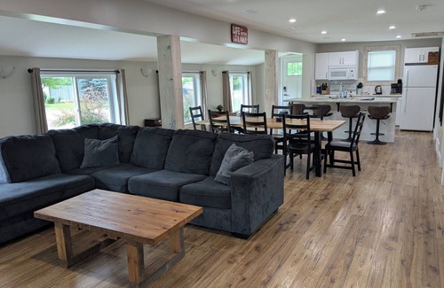 Dashwood Cottage | Beach Life Cottage by Grand Bend: A Modern Retreat Just Steps to the Beach!