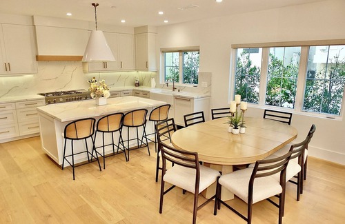 Peninsula House | Beach Paradise – Stunning 3-Story in Long Beach!
