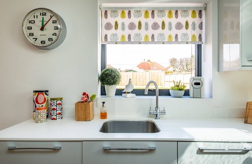 Swalecliffe House | Beach Retreat With Parking Near the Sea